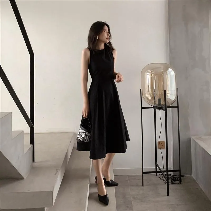 Criss Cross Back Dress With Pockets - Black