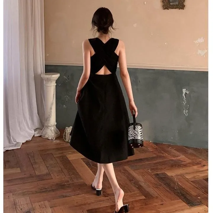 Criss Cross Back Dress With Pockets - Black
