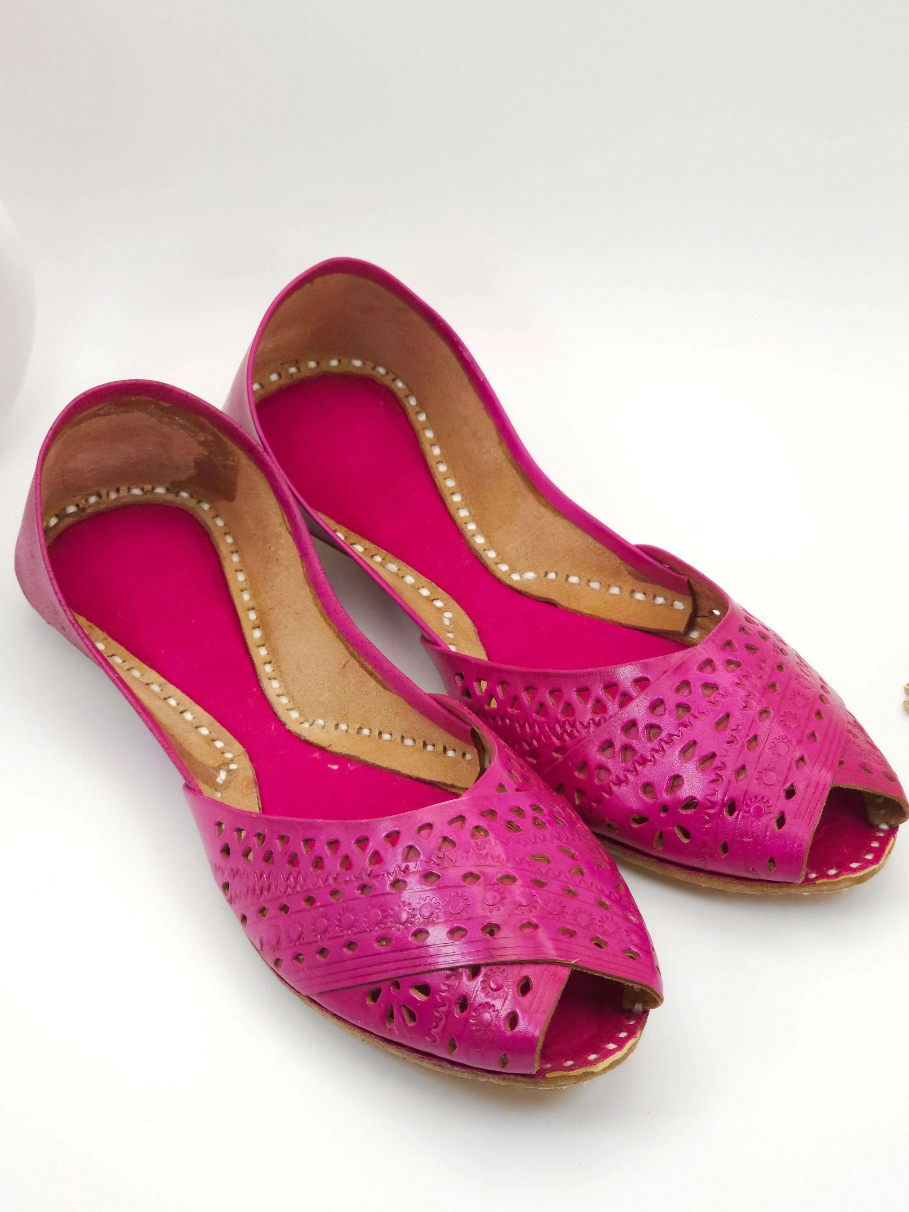 Sumbul - Hot Pink laser cut Leatherett Jutti