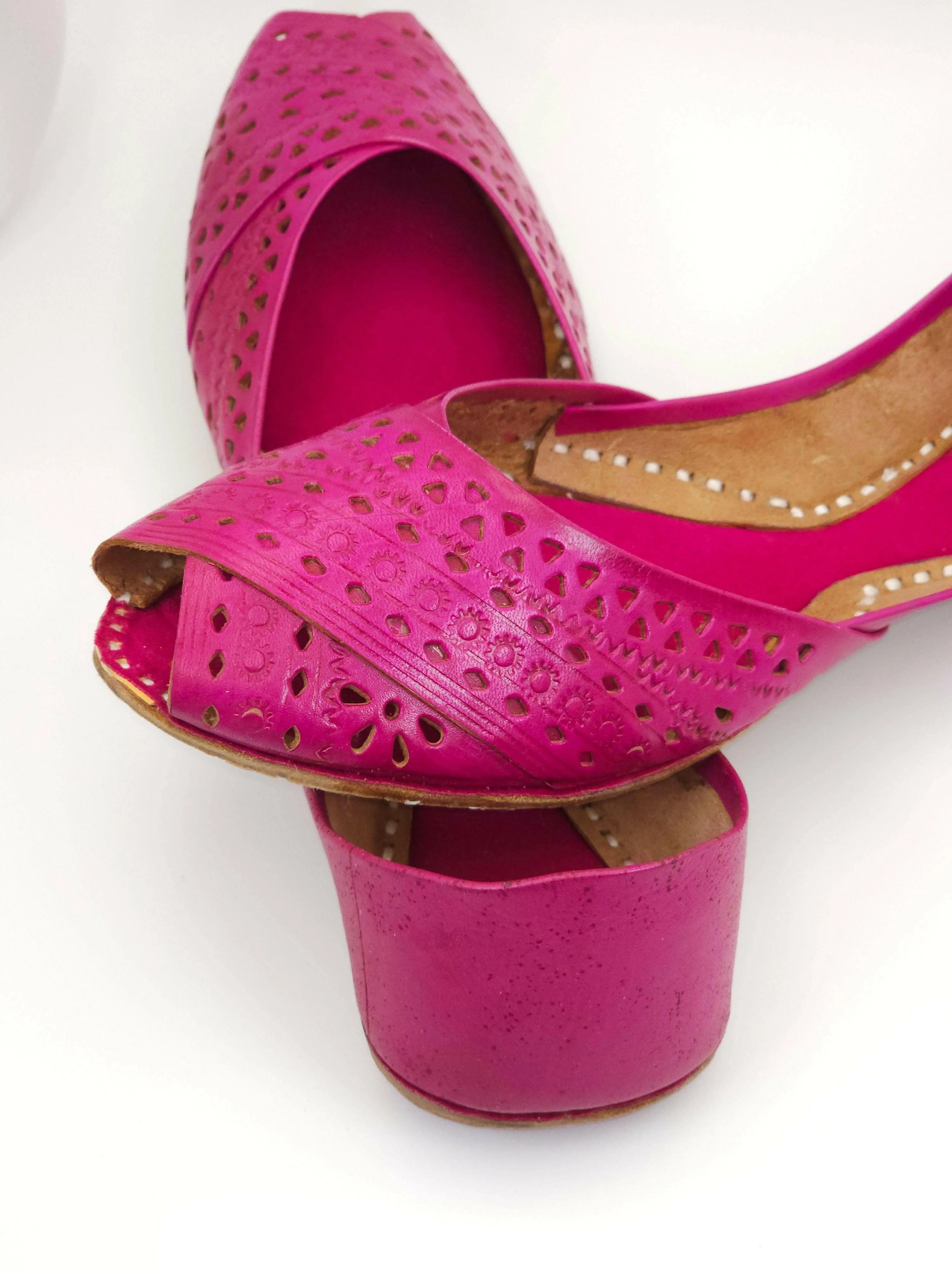 Sumbul - Hot Pink laser cut Leatherett Jutti
