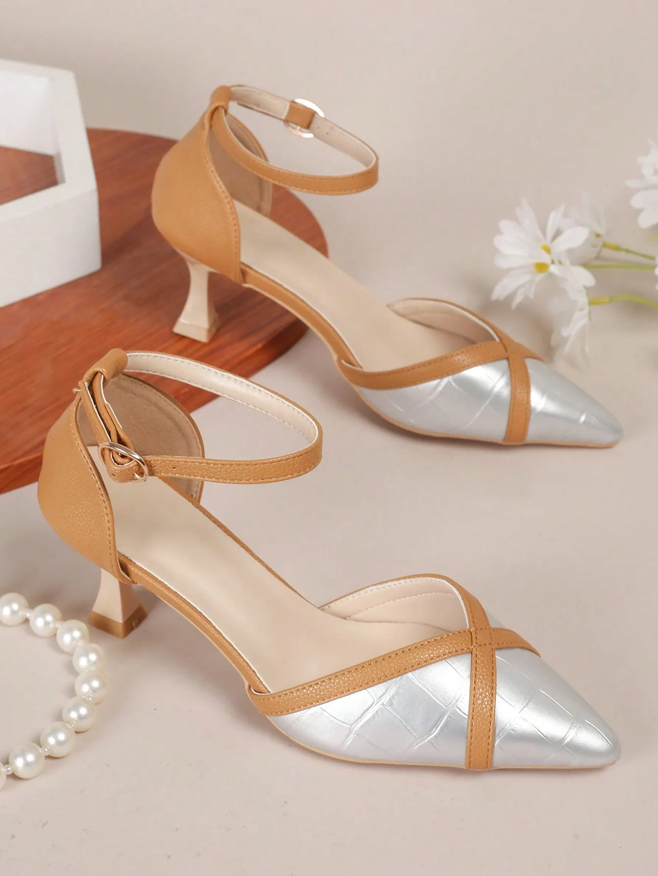 Women's Comfortable & Fashionable Peep Toe Slippers With Low Heel And Pointed Toe For Summer 2023