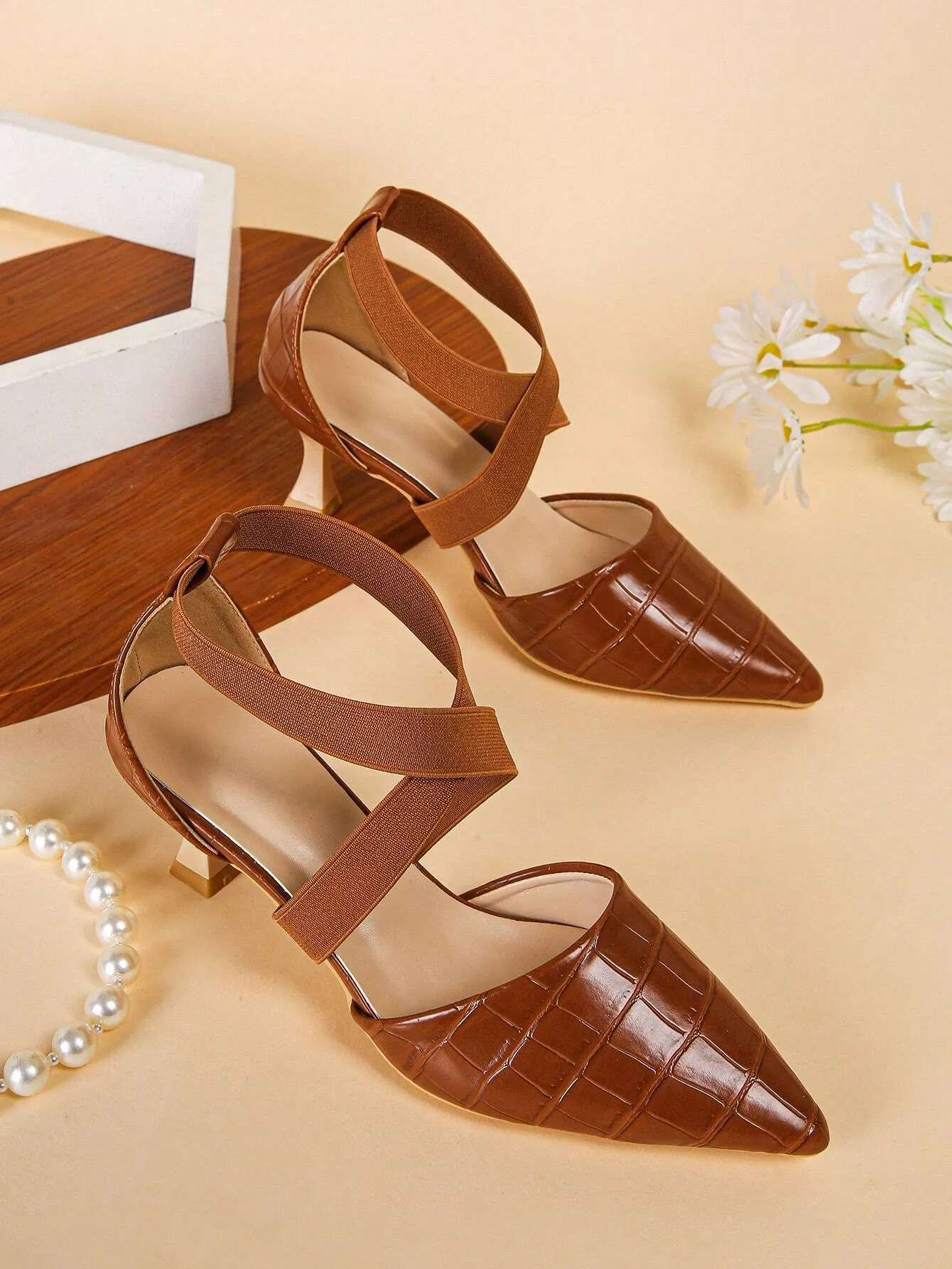 Women's Comfortable & Fashionable Peep Toe Slippers With Low Heel And Pointed Toe For Summer 2023