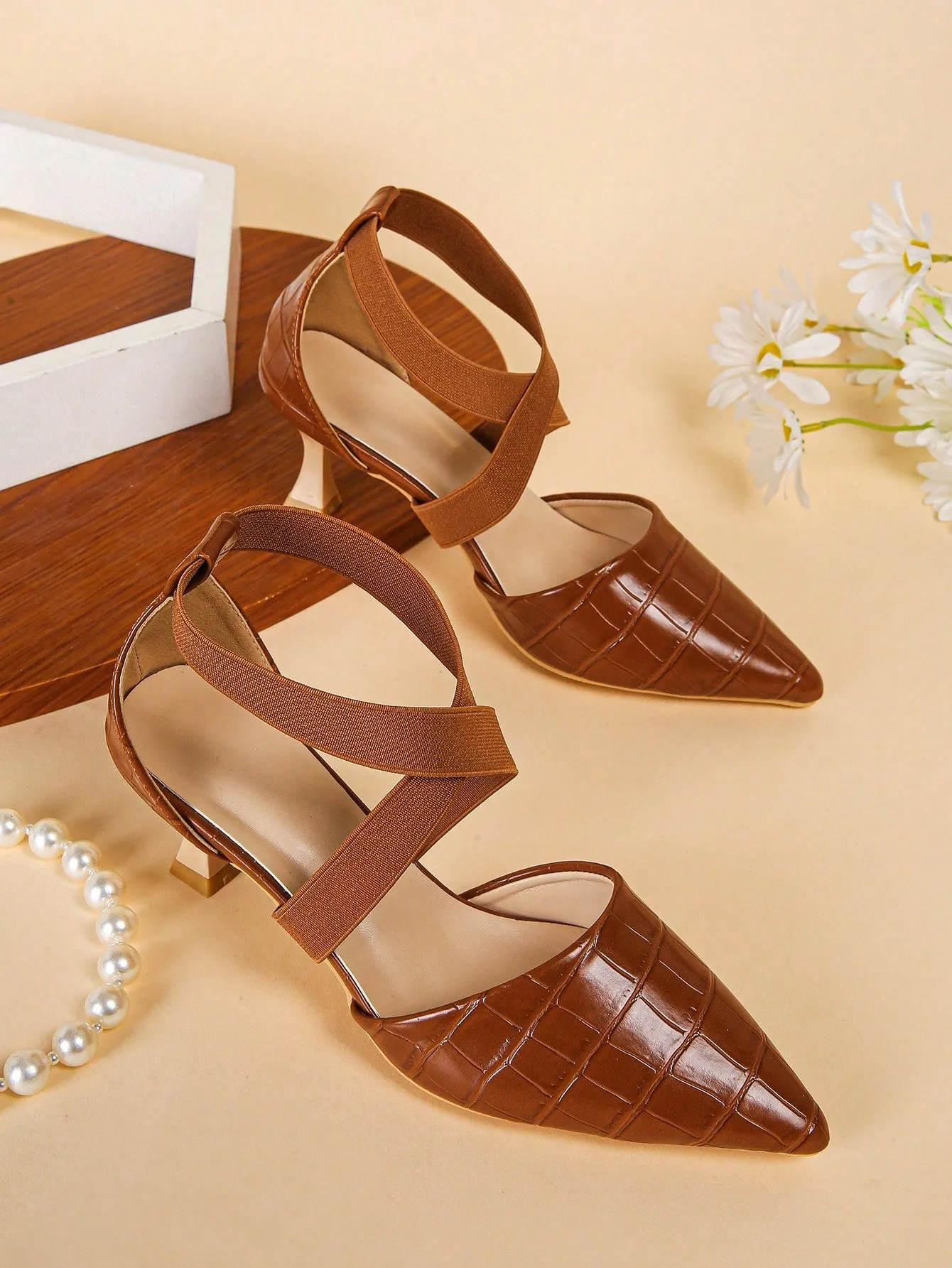 Women's Comfortable & Fashionable Peep Toe Slippers With Low Heel And Pointed Toe For Summer 2023