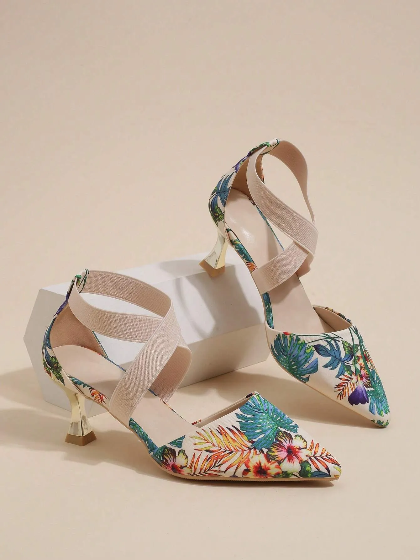 Women's Comfortable & Fashionable Peep Toe Slippers With Low Heel And Pointed Toe For Summer 2023
