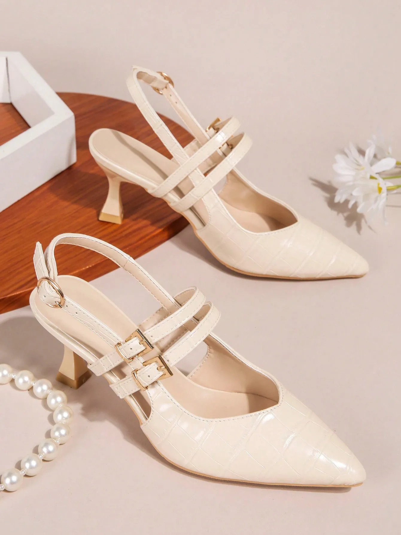 Women's Comfortable & Fashionable Peep Toe Slippers With Low Heel And Pointed Toe For Summer 2023